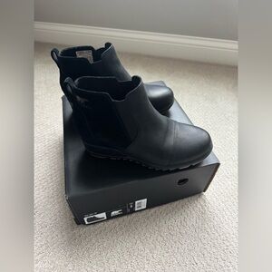 Sorel Women's Sleek Black Ankle Booties